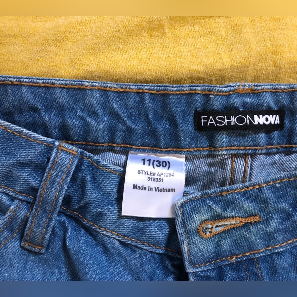 Woman’s Ripped Jeans - Picture 4 of 5